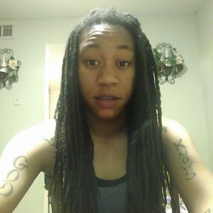 Meet your Posher, Katie throwed off